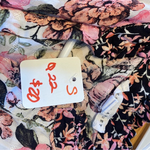 Floral Tiered Blouse - Picture 8 of 8